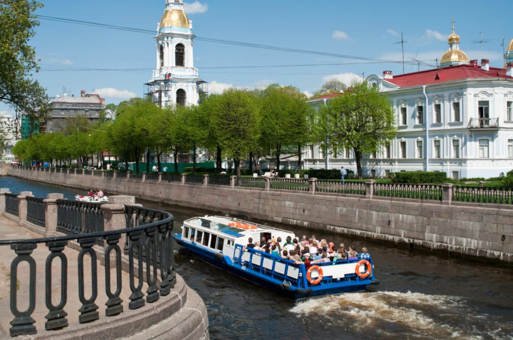 A fascinating sightseeing trip with a boat excursion around the historical chamber and ceremonial Petersburg.