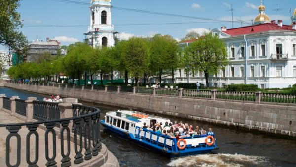 Un viaje fascinante a través de la cámara de visión histórica y Ceremonial Petersburgo.