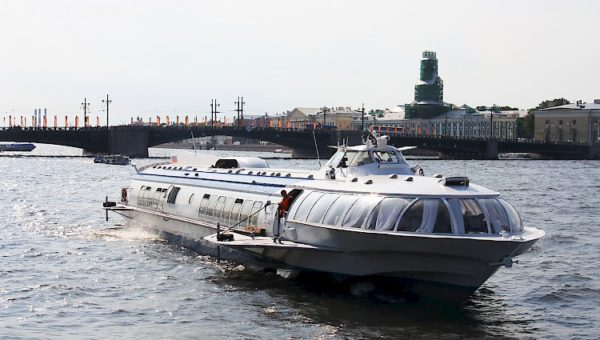 The fastest and most comfortable way from Peterhof to St. Petergbrga