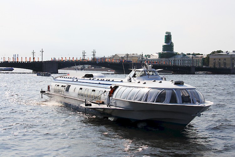 The fastest and most comfortable way from Peterhof to St. Petergbrga