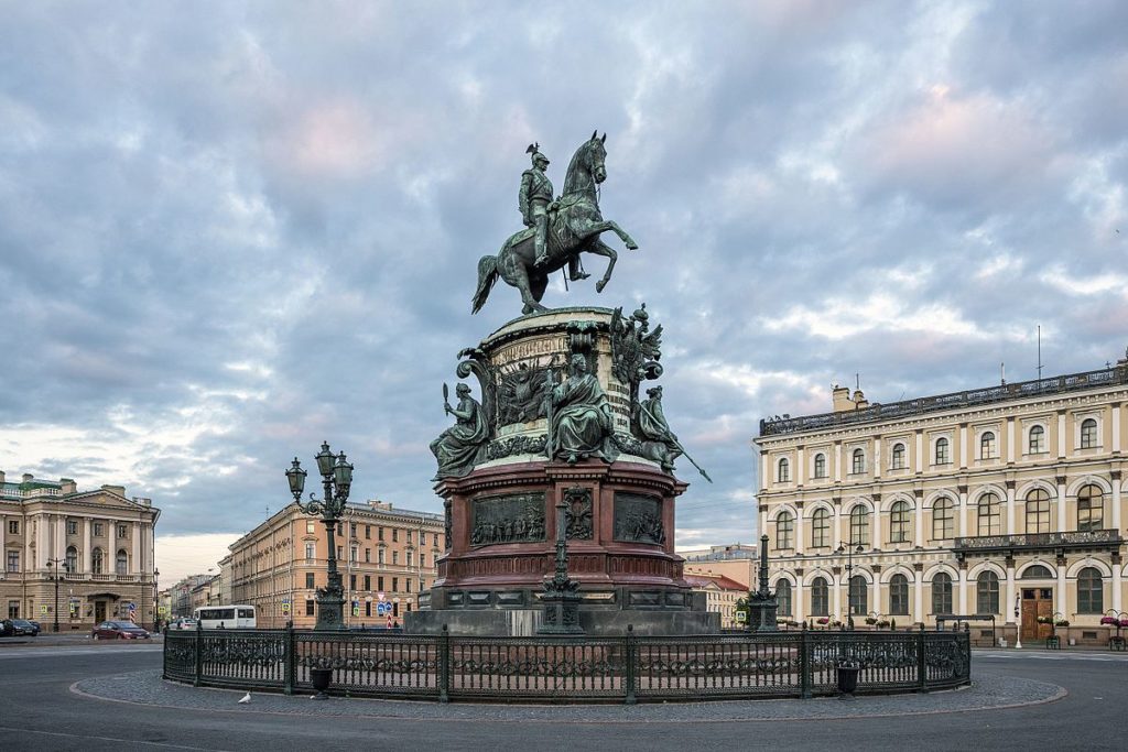 We invite all interested persons with a professional guide to go through the historical center of St. Petersburg Ceremonial and admire the panorama of the old quarters, created by the best classical models of the great European cities.